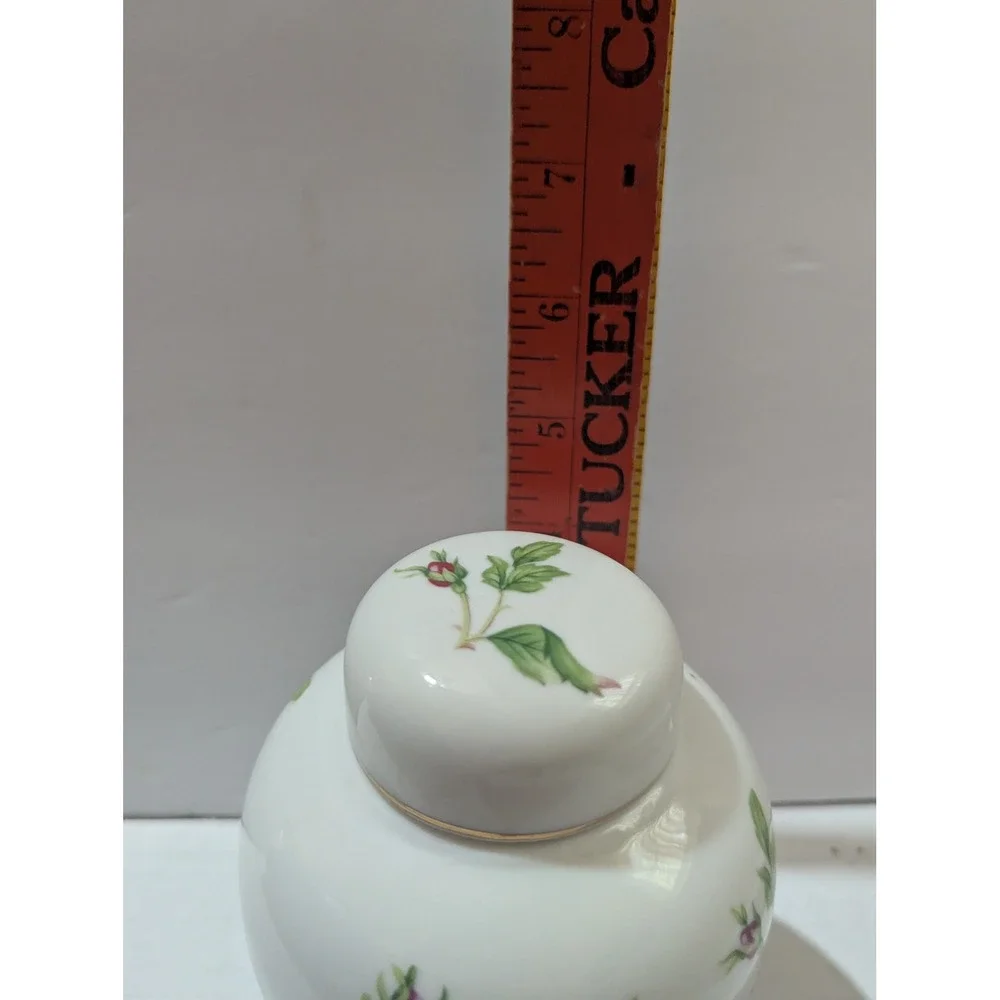 Lefton Bluebird Porcelain Ginger Jar with Lid 02952 White Floral Bird 4.5 Inch‎